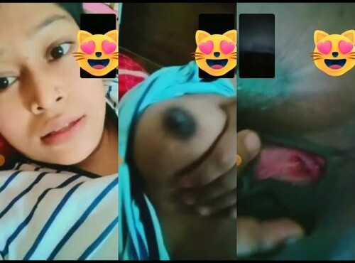 Cute Indian Mal Shows her Boobs and Pussy