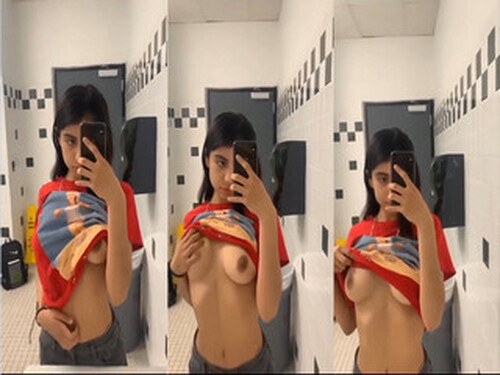 Cute Indian girl Record Boobs Selfie