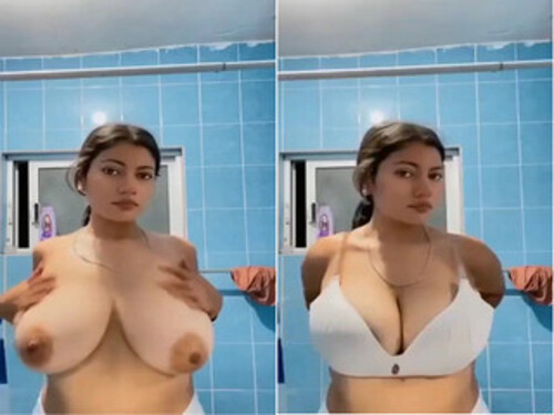 Indian Girl Shows Her Big Boobs