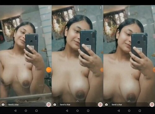 Cute Indian Girl Record her Nude Selfie