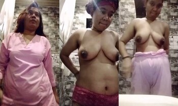 Sexy Indian mal Shows and Bathing Part 1