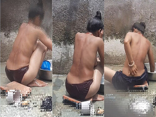 Indian Vlg Bhabhi Bathing