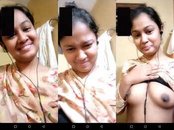 Sexy Indian Mal Shows Boobs