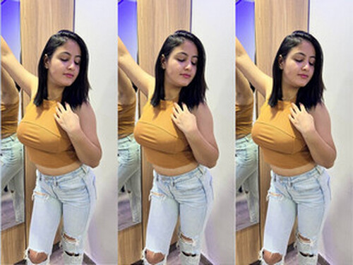 Sexy Indian Bhabhi Shows Pussy