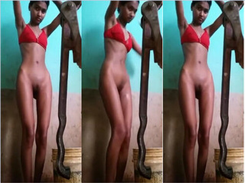 Indian Slim Girl Bathing