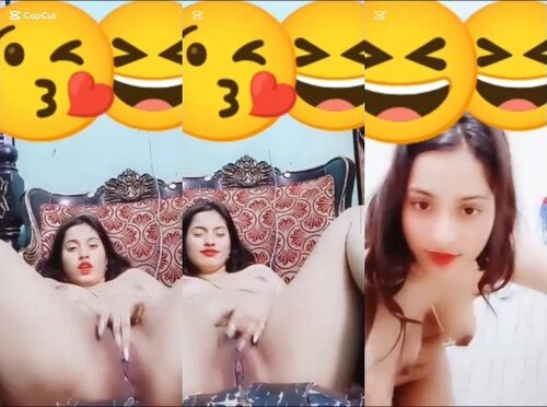 Horny Indian Mal Bathing and Fingering