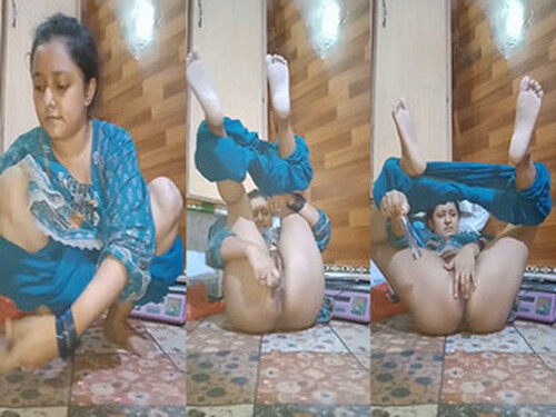 Horny Indian Bhabhi Masturbating