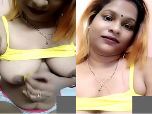 Horny Indian Bhabhi Showing Boobs and Pussy On VC