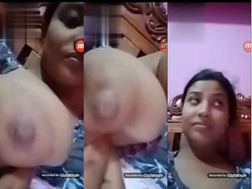 Horny Indian Girl Shows Boobs