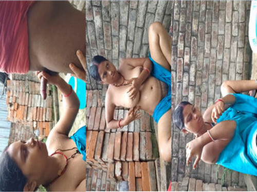 Indian Bhabhi bathing and Sucking Dick (Updates)