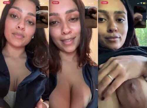 Indian girl Shows Her Boobs