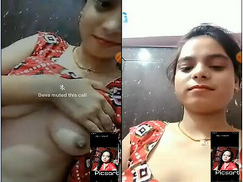Indian Bhabhi Shows Boobs