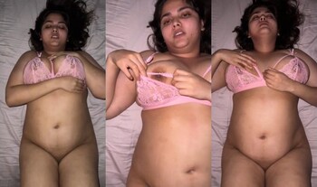 Sexy Paki Mal Shows her Nude Body
