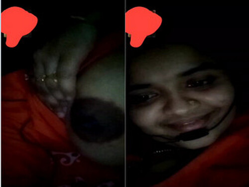 Sexy Indian Bhabhi Shows Her Boobs Part 1