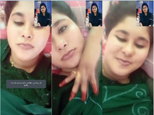 Sexy Indian Girl Shows Boobs