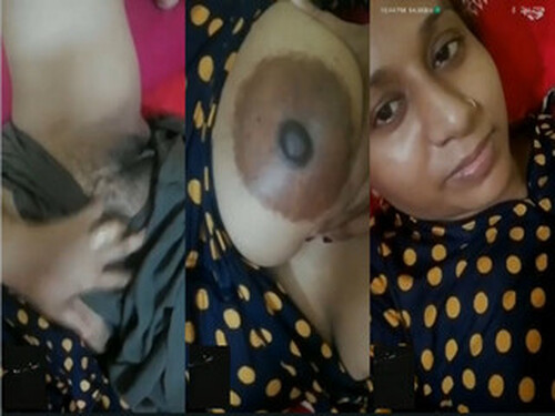 Sexy Bahbhi Shows her Boobs and Pussy On VC