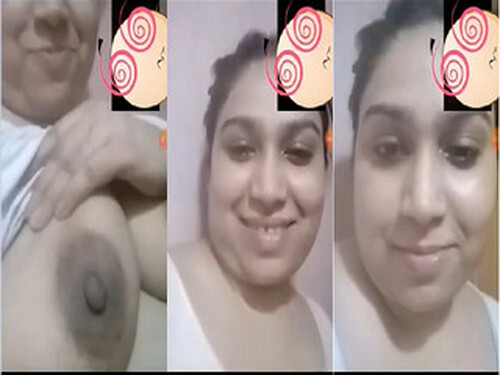 Horny Indian Bhabhi Shows Her Pussy
