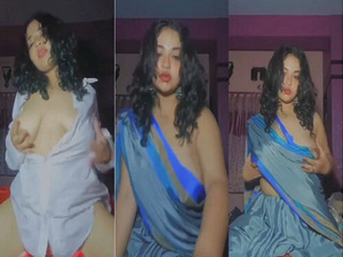 Horny Indian girl Play With Her Boobs