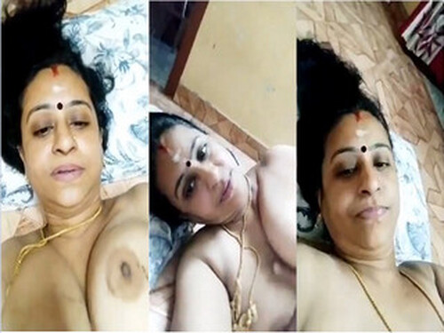 Sexy Mallu Bhabhi Shows her Nude Body
