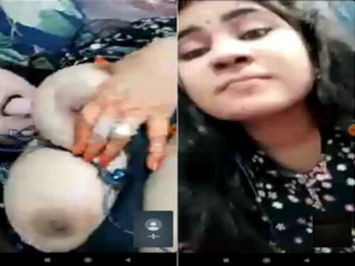 Sexy Indian girl Shows Boobs On VC