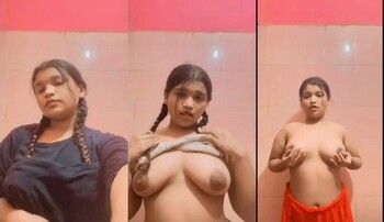 Hot Indian Mal Shows Boobs