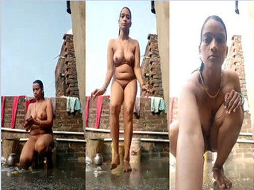 Indian Vlg Bhabhi Record her Bathing Video For Lover
