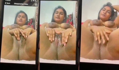 Horny Indian mall Shows Nude Body and Fingering