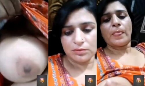 Horny Bhabhi Shows Her Boobs