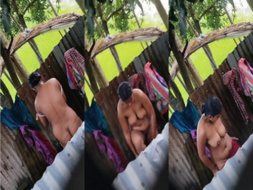 Indian Wife OutDoor Bathing Capture In Hidden Cam
