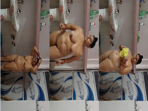 Sexy Puja Bhabhi Bathing