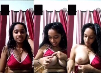 Sexy Indian Mal Shows Her Boobs