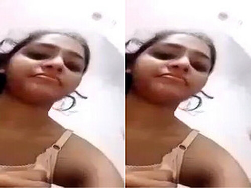 Indian Girl Shows Her Boobs
