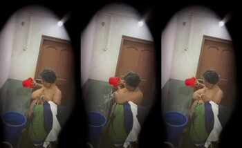 Sexy Indian BBW Bhabhi Bathing Capture