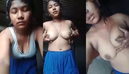 Indian Vlg Girl Shows her Boobs
