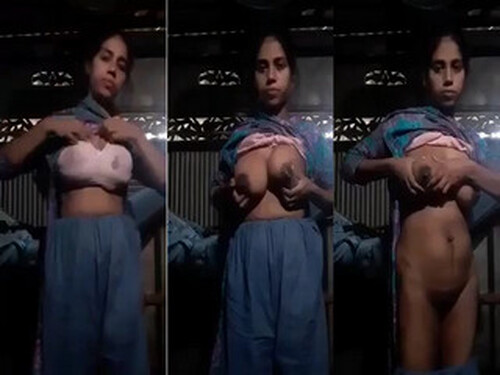 Indian Vlg Girl Shows her Milky Boobs