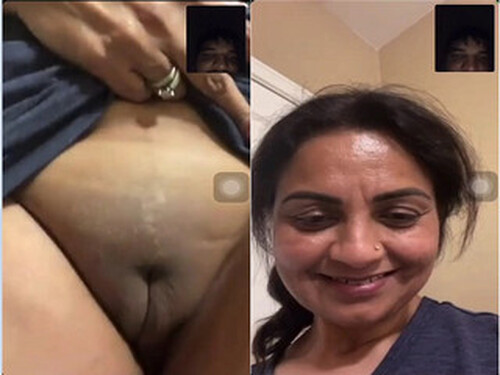 Mature Aunty Shows her Pussy On VC part 1