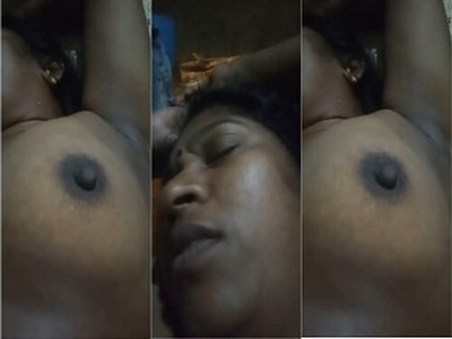 Indian Mallu Bhabhi Shows Nude Body For Lover