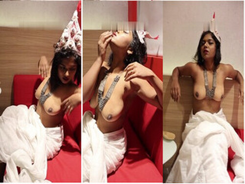 New Model Posing Blouseless in Saree ~ App Content