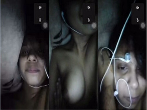 Indian Girl Shows her Boobs