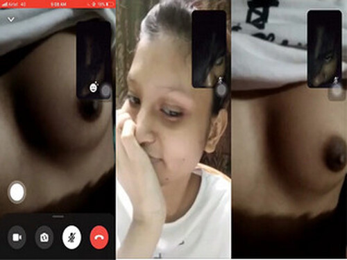 Cute Indian girl Shows Boobs For Lover