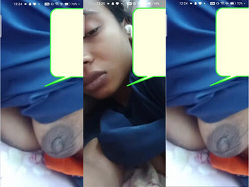 Cute Indian girl Shows Boobs