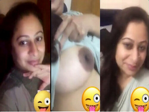Indian Bhabhi Shows Her Boobs