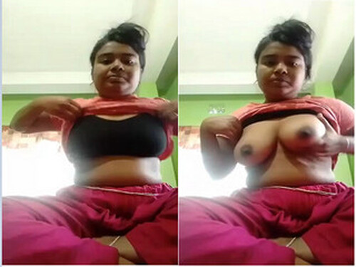 Horny Indian Girl Show’s Boobs For Lover