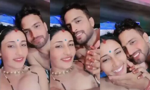 Indian Cpl Romance and Boobs Pressing