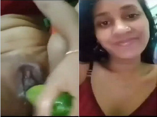 Horny Indian Bhabhi Masturbating