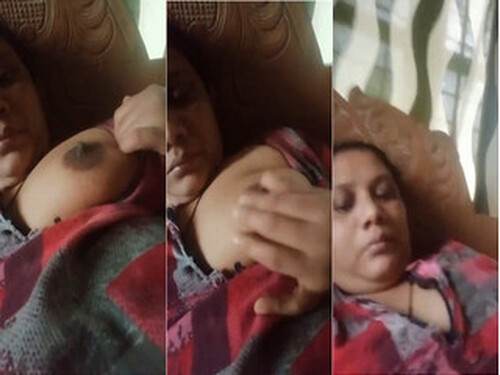 Cute Indian Girl Play With Her Boobs