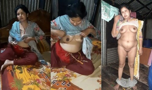 Indian Bhabhi Shows Her Boobs (Updates)