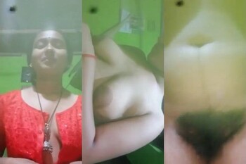 Sexy Indian Bhabhi Showing For Lover