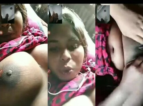 Indian Girl Shows her Boobs and pussy On VC