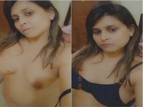 Hot Indian Girl Shows Boobs